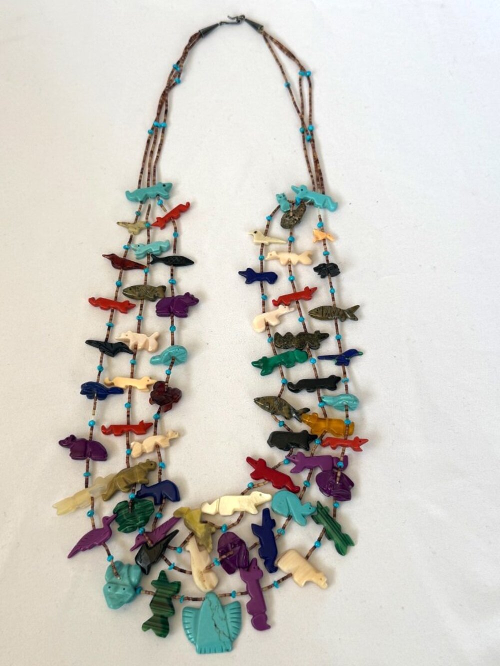 VINTAGE ZUNI ANIMAL FETISH HAND CARVED GEMSTONE HEISHI BEAD 3-STRAND NECKLACE - Picture 2 of 16
